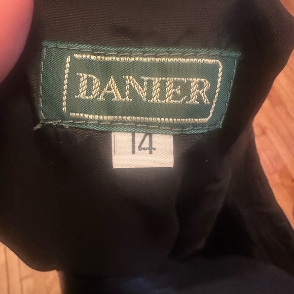 Chic Black Leather Pencil Skirt - Picture 7 of 7